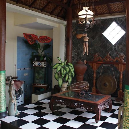La Javanaise Home Stay Malioboro 요그야카르타 외부 사진