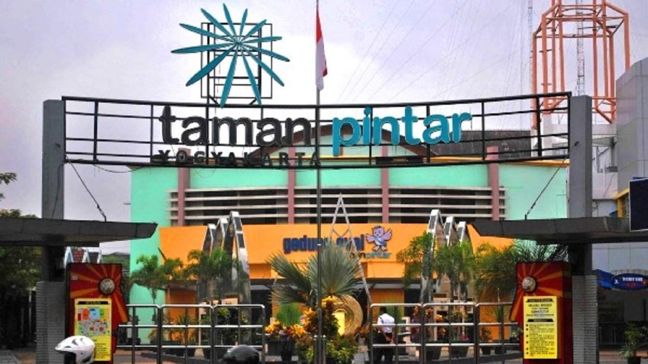 La Javanaise Home Stay Malioboro 요그야카르타 외부 사진