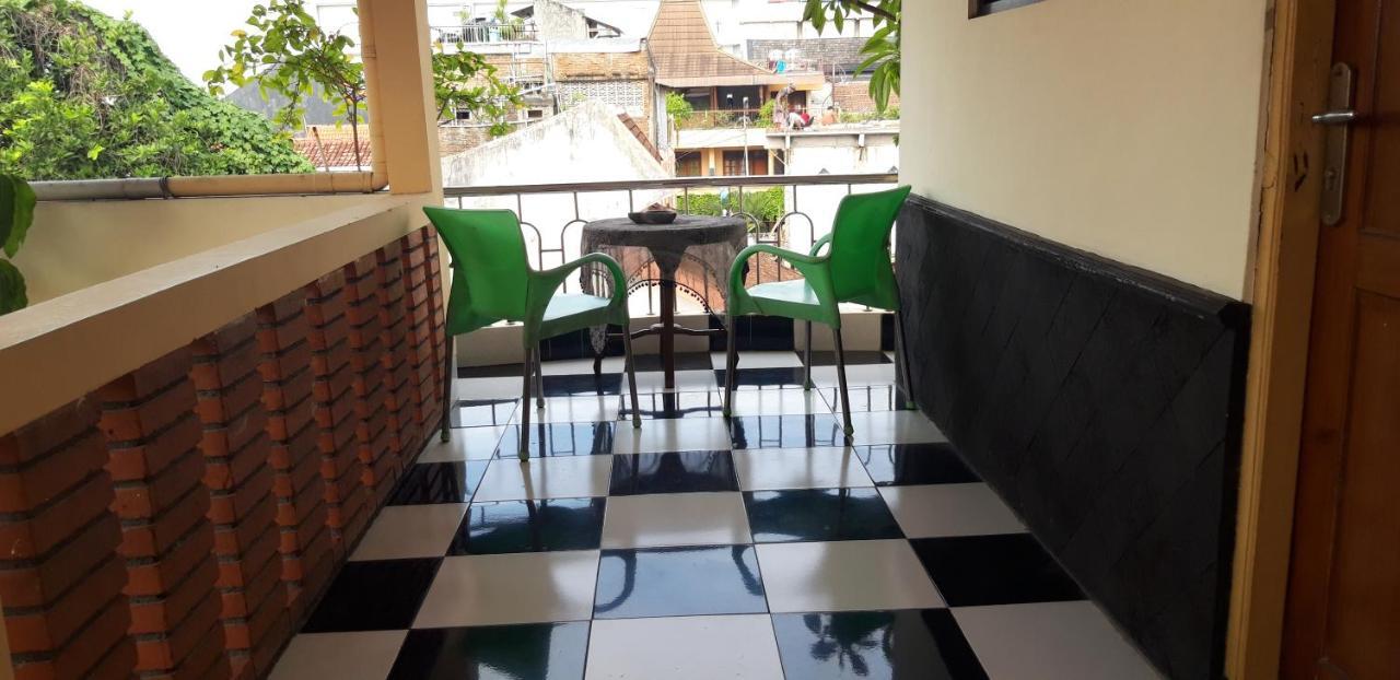 La Javanaise Home Stay Malioboro 요그야카르타 외부 사진