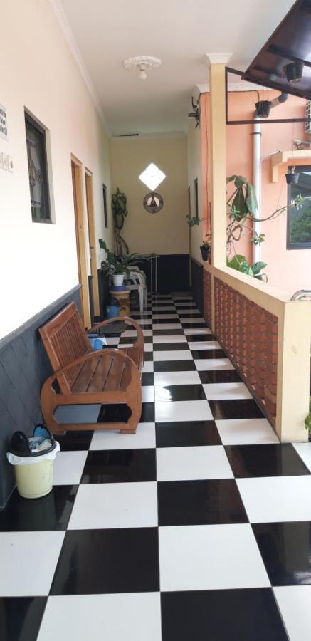 La Javanaise Home Stay Malioboro 요그야카르타 외부 사진